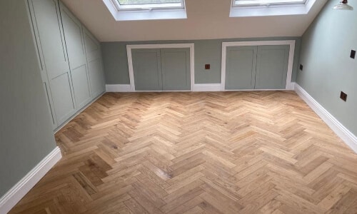 Durable laminate floors in attic conversion
